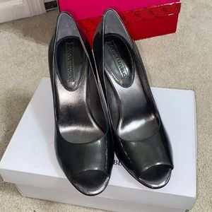 Banana republic shiny heels